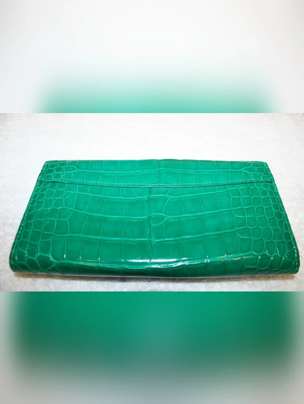 LV Green Crocodile Capucines Long Wallet. Louis Vuitton. NWT. Comes w/dust bag!